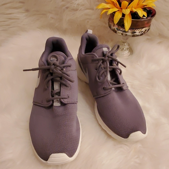 Nike Other - Nike men gray tennis shoes.